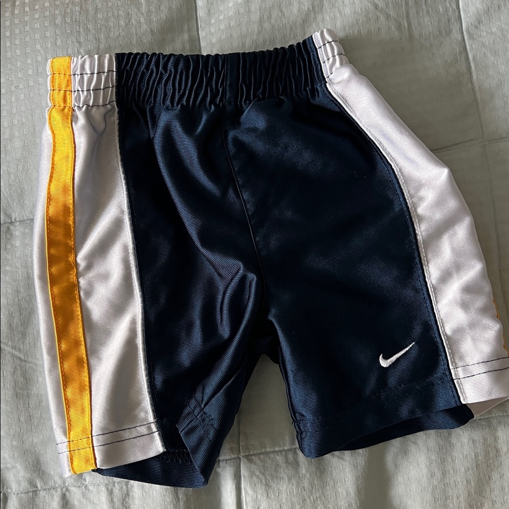 Nike Kids' Multicolor T-Shirt/Shorts/One piece fleece Collection- 7 pieces total - Picture 2 of 9